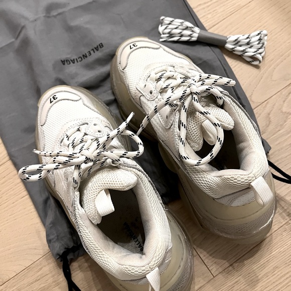 BALENCIAGA WOMEN'S TRIPLE S TRAINERS - Picture 3 of 5